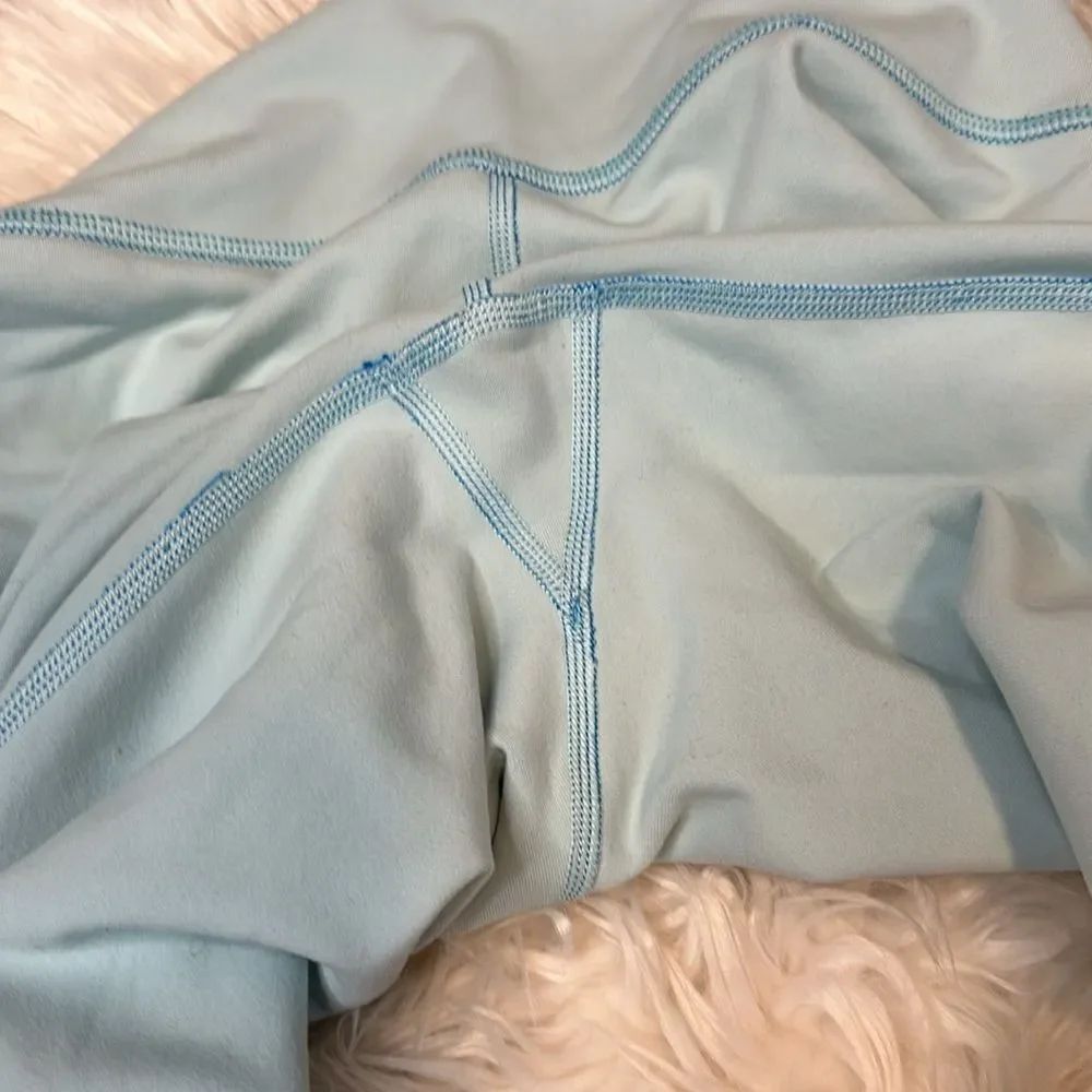 Lululemon Wunder Under Crop Reversible Legging Beach Blanket Blue Sz 8 or Sz 10 - Picture 17 of 17